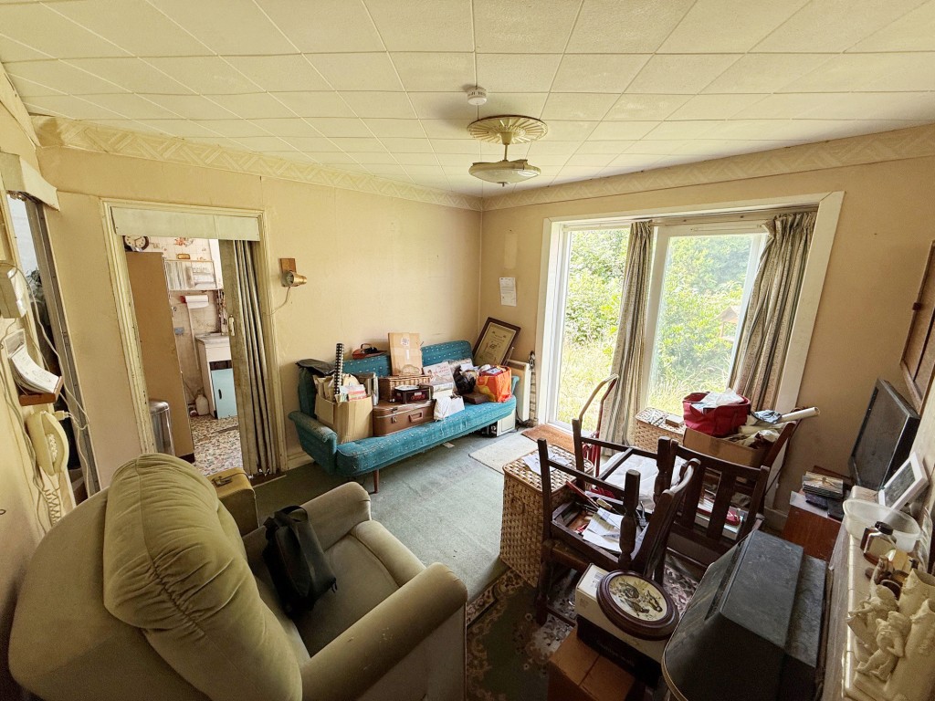Lot: 169 - HOUSE FOR IMPROVEMENT - Living room with patio doors to garden